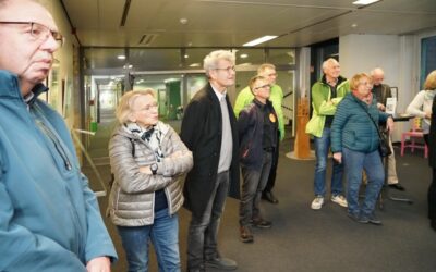 Hobby-Fotografen stellen Brücken im Rathaus aus
