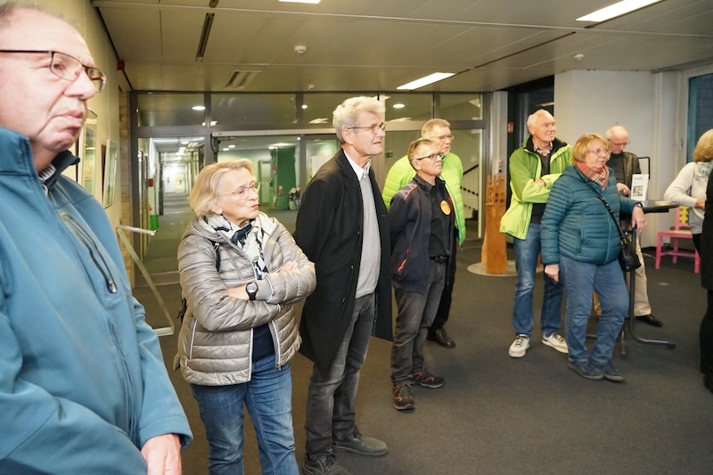 Hobby-Fotografen stellen Brücken im Rathaus aus